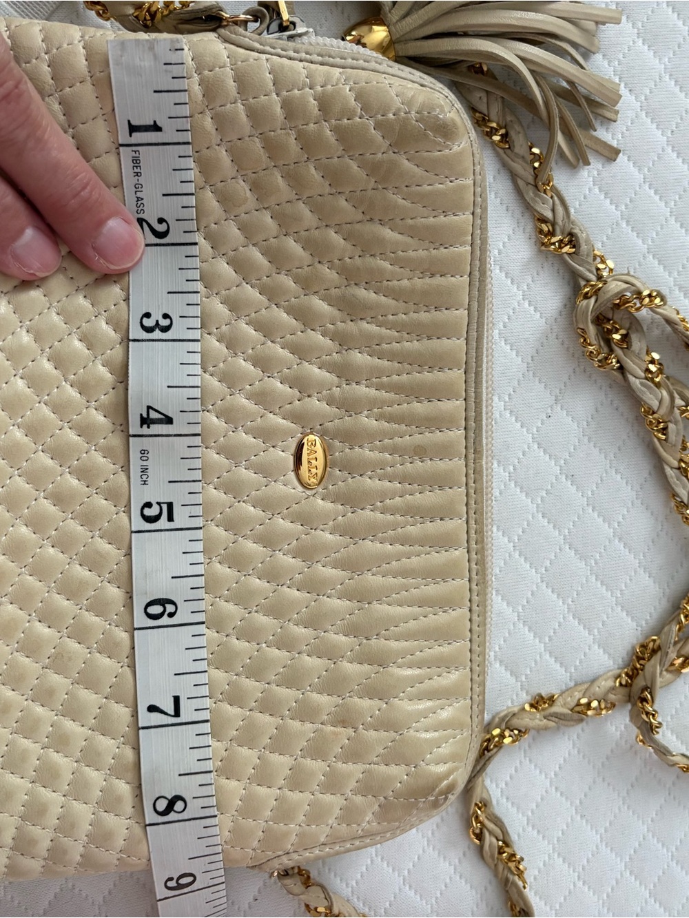 Vintage BALLY Quilted Beige Leather Crossbody Shoulder Bag Tassel Gold Chain - Picture 13 of 15
